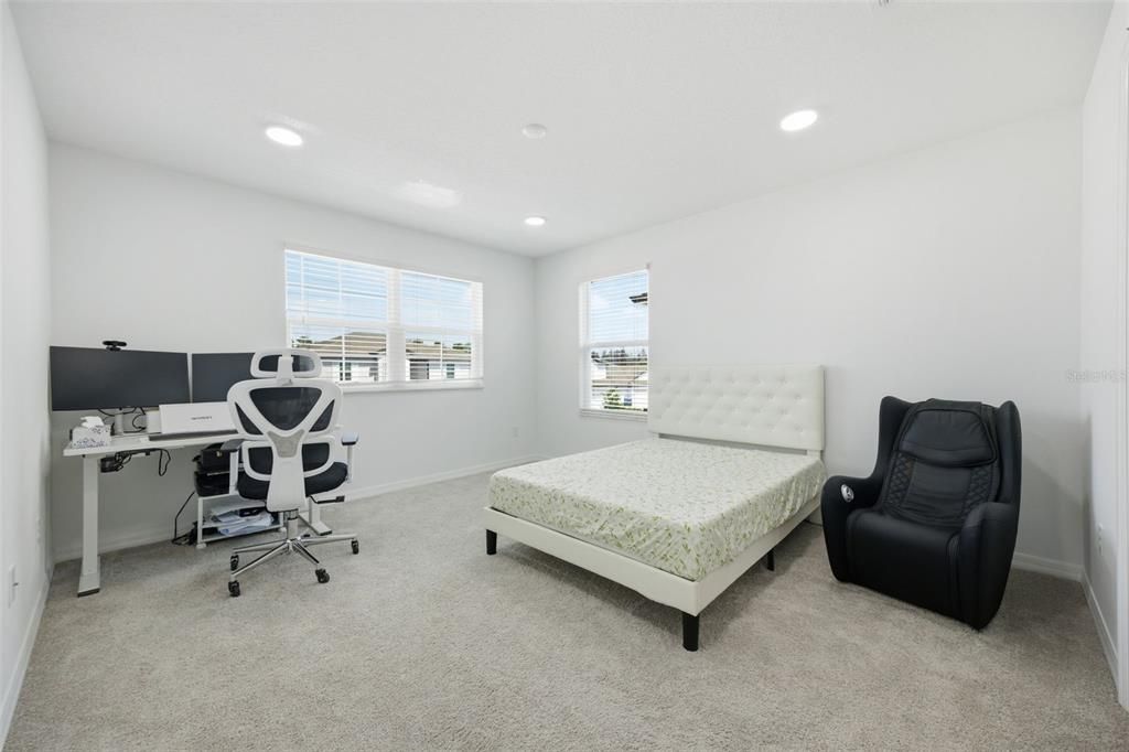 For Sale: $899,000 (5 beds, 4 baths, 3531 Square Feet)