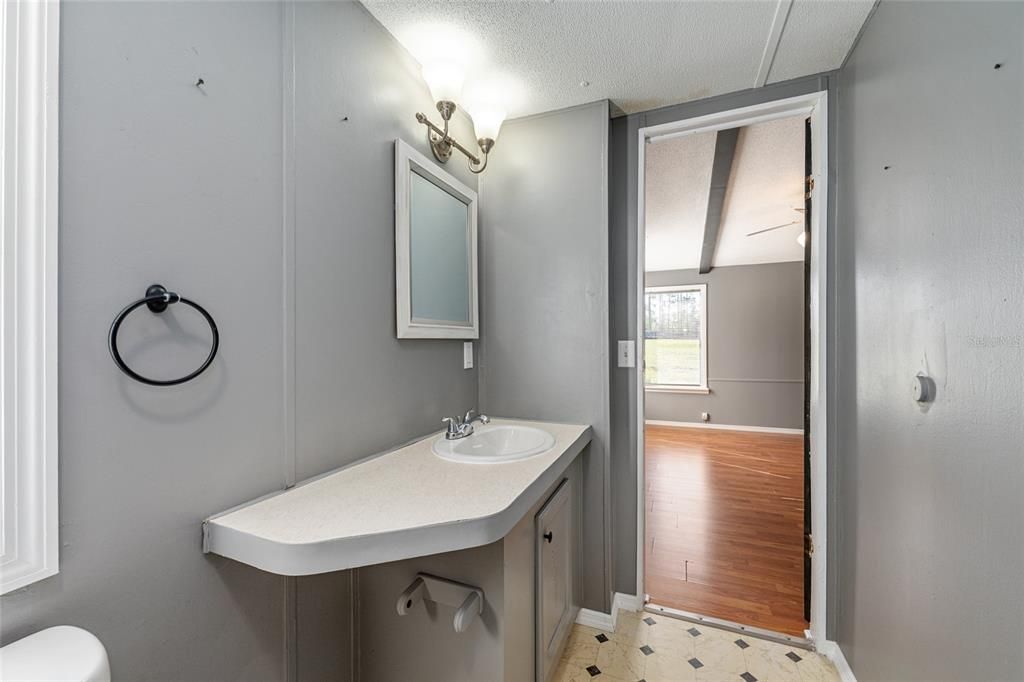 For Sale: $270,000 (3 beds, 3 baths, 1550 Square Feet)