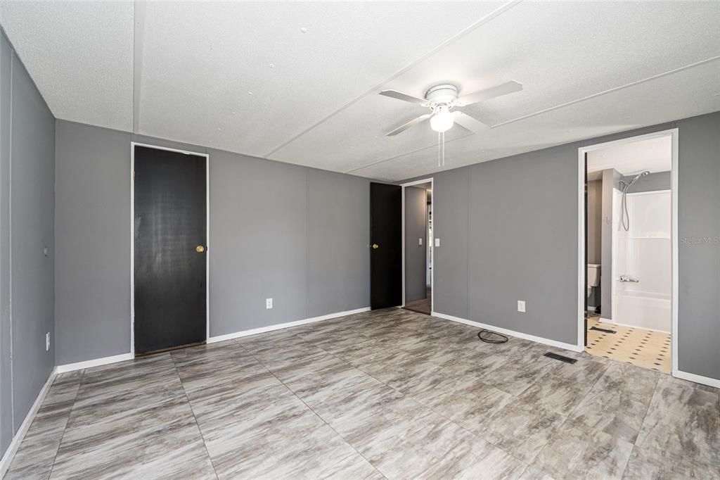 For Sale: $270,000 (3 beds, 3 baths, 1550 Square Feet)