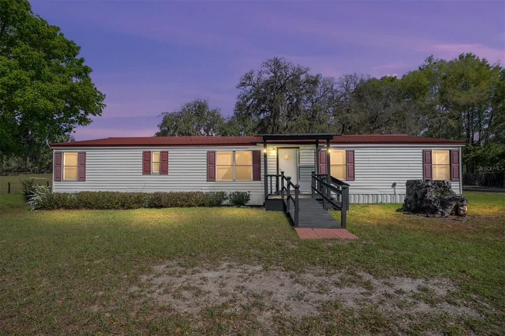 For Sale: $270,000 (3 beds, 3 baths, 1550 Square Feet)