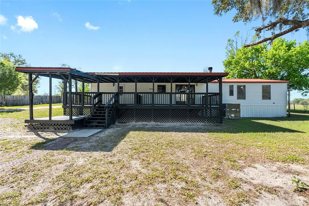For Sale: $270,000 (3 beds, 3 baths, 1550 Square Feet)