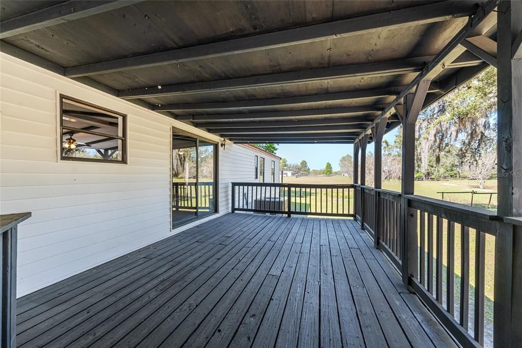 For Sale: $270,000 (3 beds, 3 baths, 1550 Square Feet)