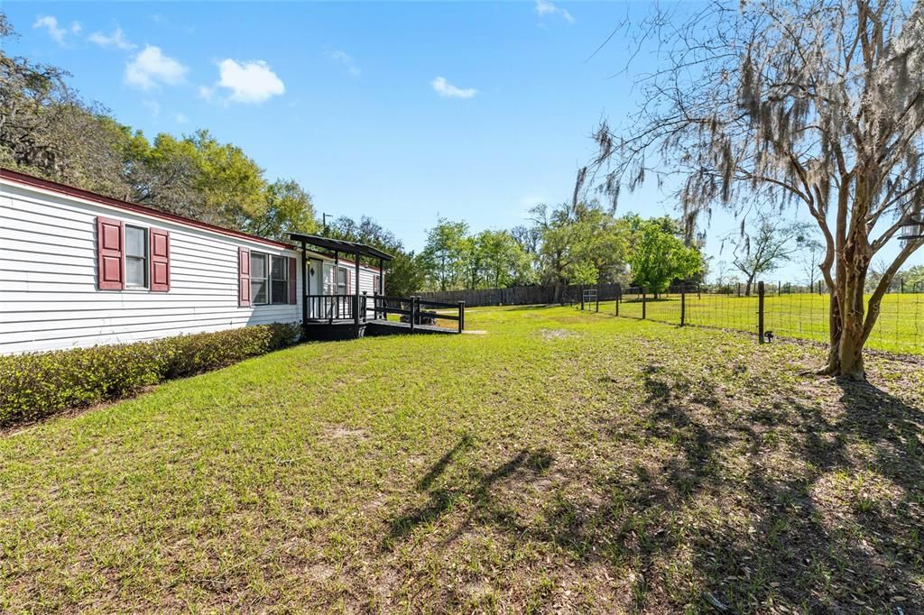 For Sale: $270,000 (3 beds, 3 baths, 1550 Square Feet)