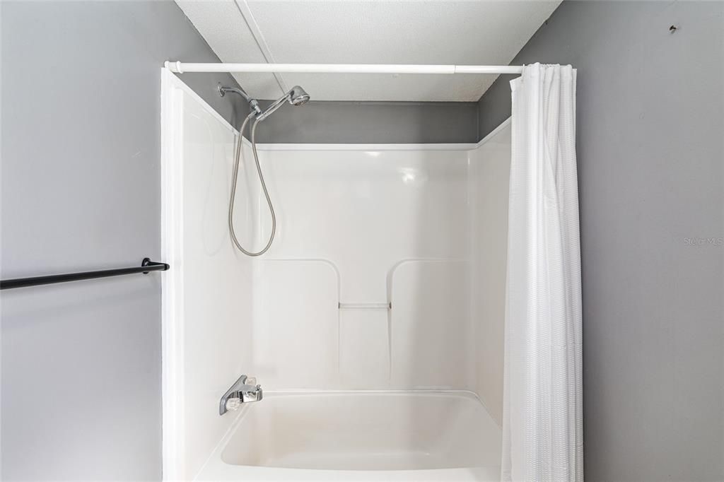 For Sale: $270,000 (3 beds, 3 baths, 1550 Square Feet)
