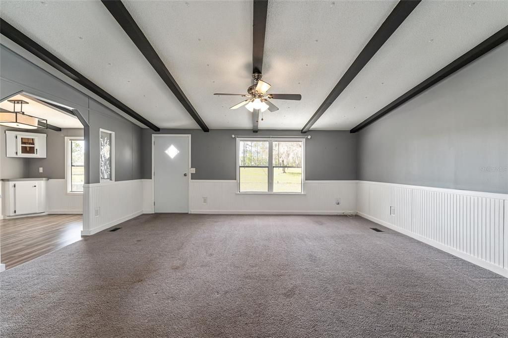 For Sale: $270,000 (3 beds, 3 baths, 1550 Square Feet)
