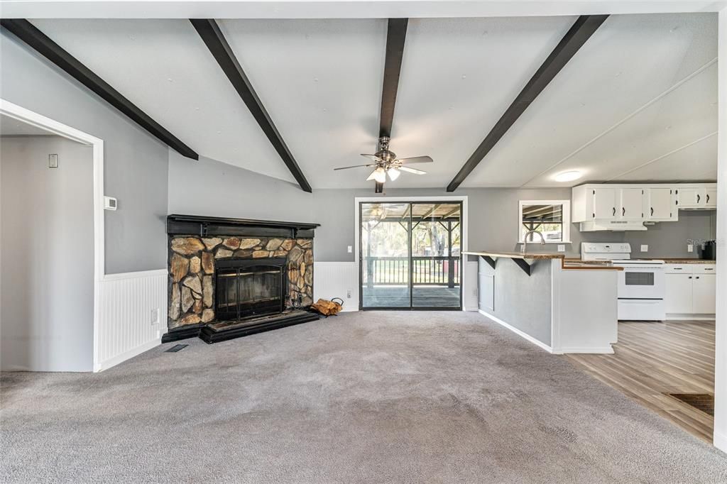 For Sale: $270,000 (3 beds, 3 baths, 1550 Square Feet)