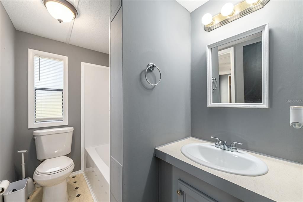 For Sale: $270,000 (3 beds, 3 baths, 1550 Square Feet)