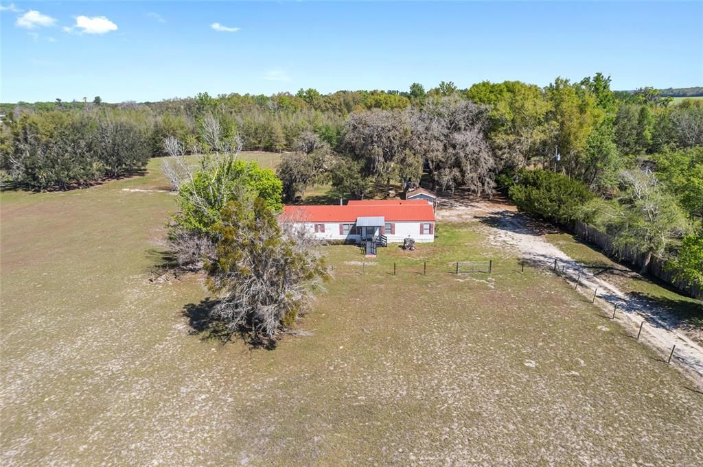 For Sale: $270,000 (3 beds, 3 baths, 1550 Square Feet)