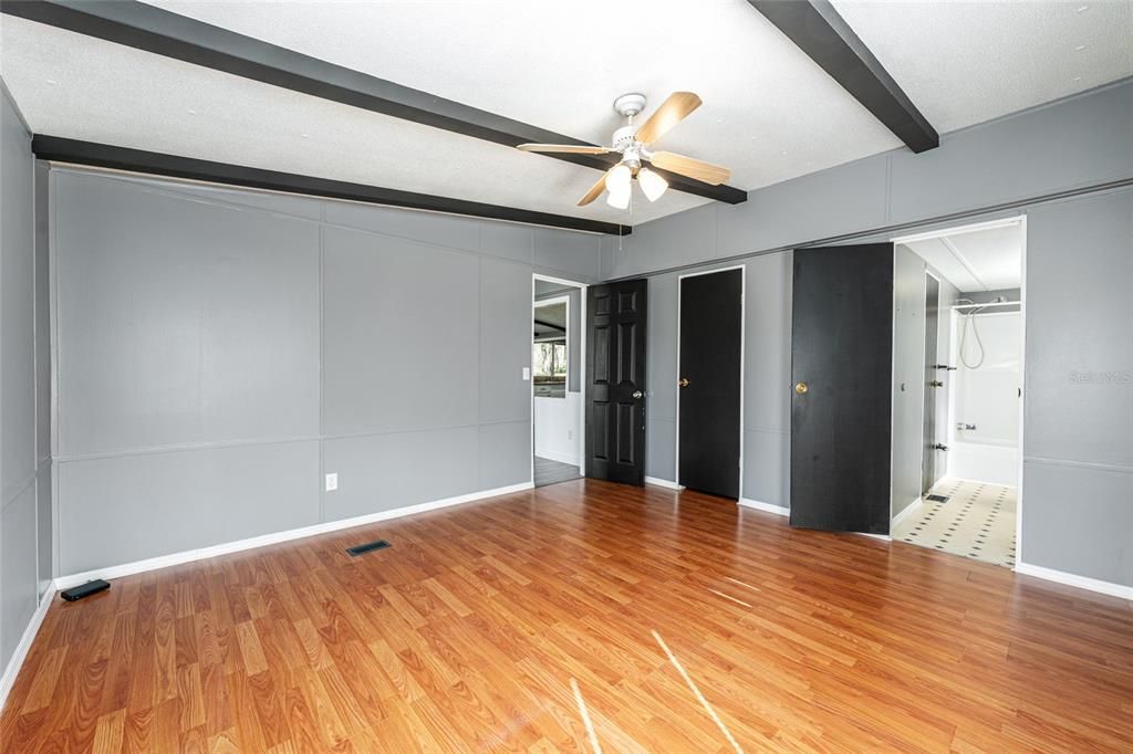 For Sale: $270,000 (3 beds, 3 baths, 1550 Square Feet)