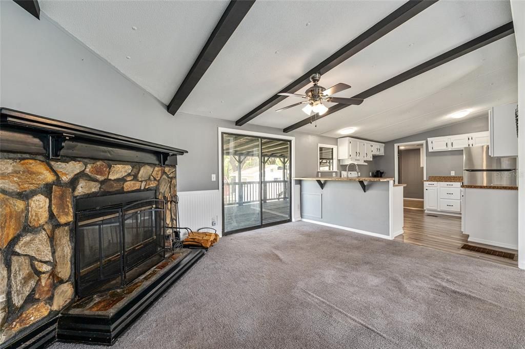 For Sale: $270,000 (3 beds, 3 baths, 1550 Square Feet)