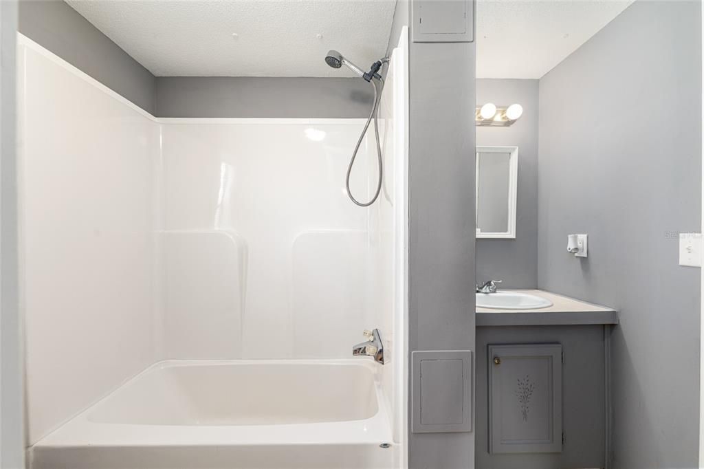 For Sale: $270,000 (3 beds, 3 baths, 1550 Square Feet)