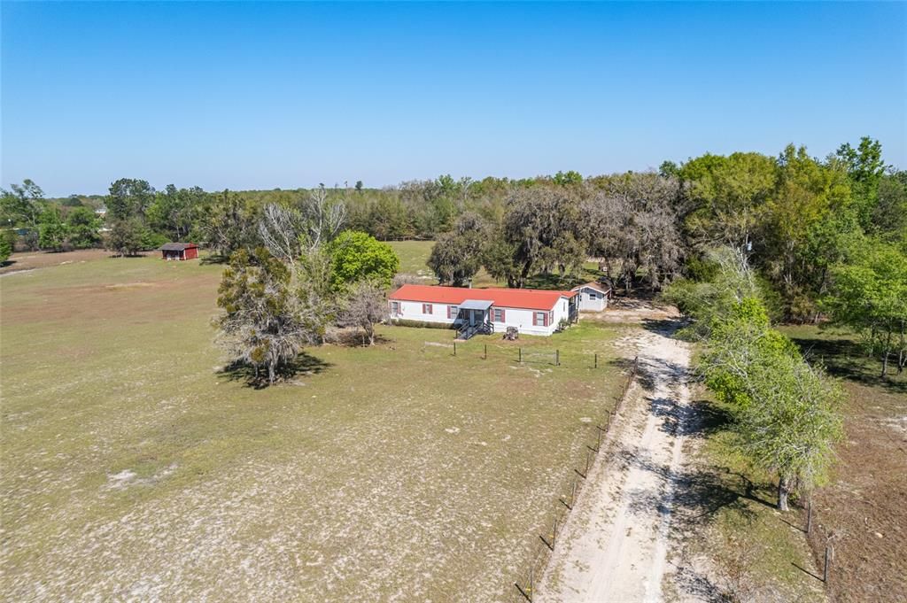 For Sale: $270,000 (3 beds, 3 baths, 1550 Square Feet)