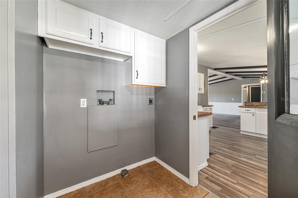 For Sale: $270,000 (3 beds, 3 baths, 1550 Square Feet)