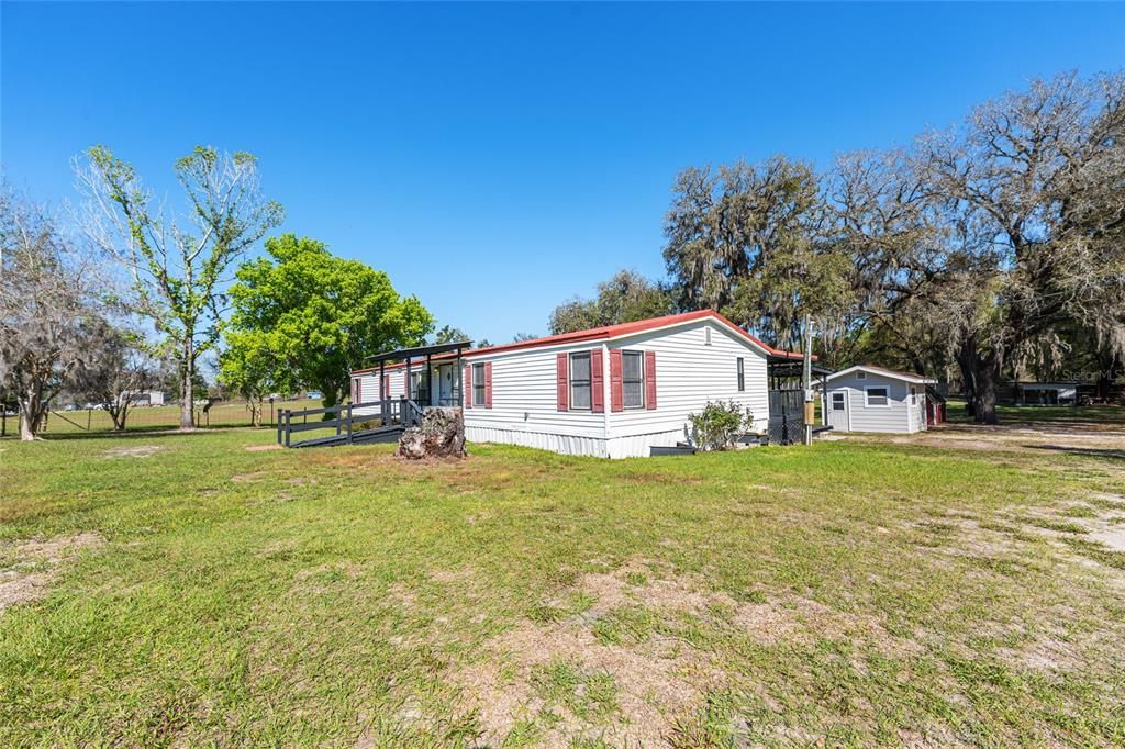 For Sale: $270,000 (3 beds, 3 baths, 1550 Square Feet)