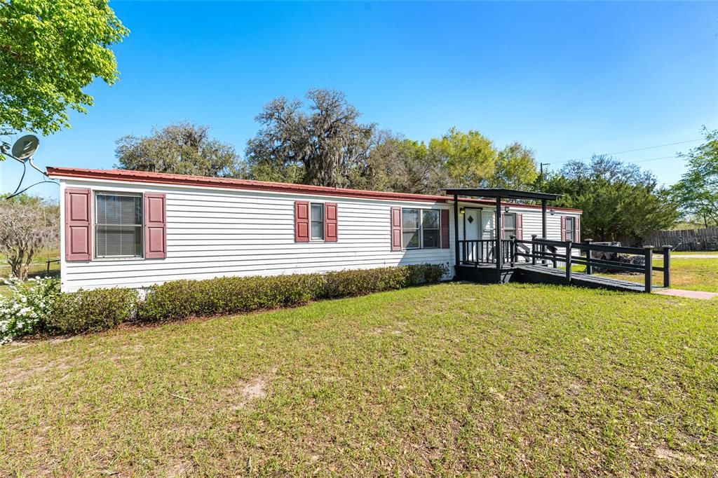 For Sale: $270,000 (3 beds, 3 baths, 1550 Square Feet)