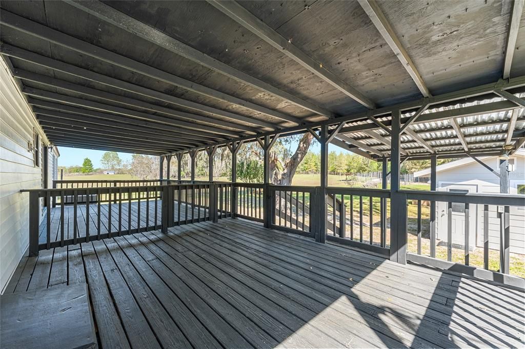 For Sale: $270,000 (3 beds, 3 baths, 1550 Square Feet)