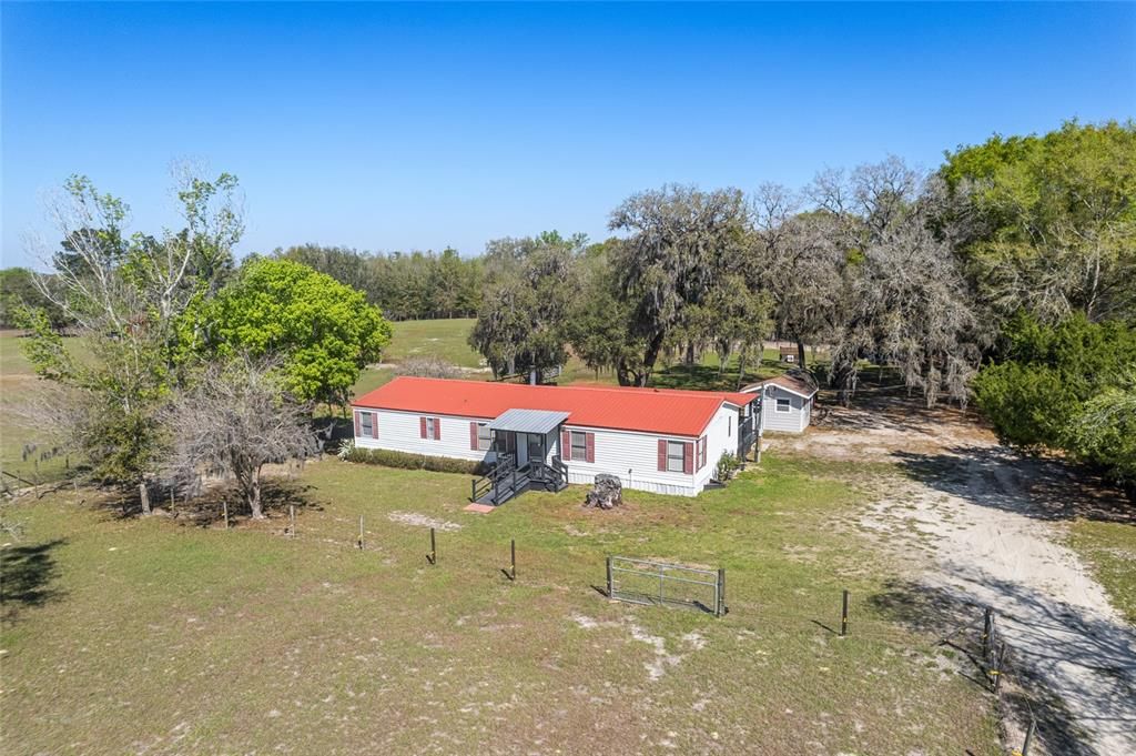 For Sale: $270,000 (3 beds, 3 baths, 1550 Square Feet)