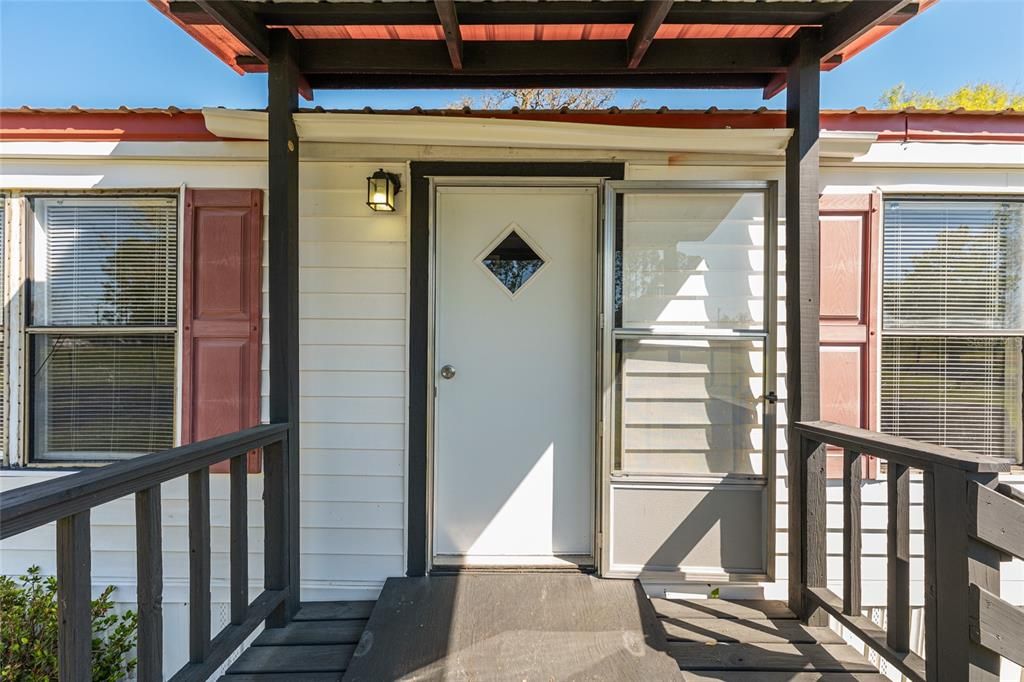 For Sale: $270,000 (3 beds, 3 baths, 1550 Square Feet)