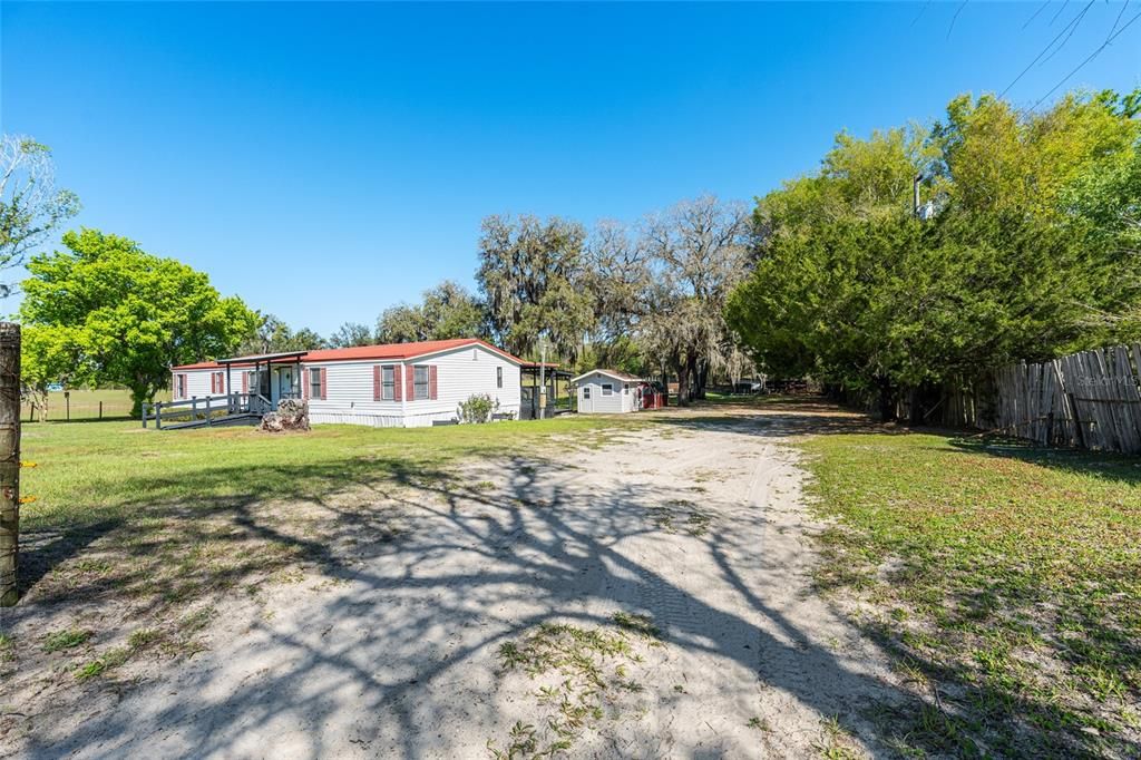 For Sale: $270,000 (3 beds, 3 baths, 1550 Square Feet)