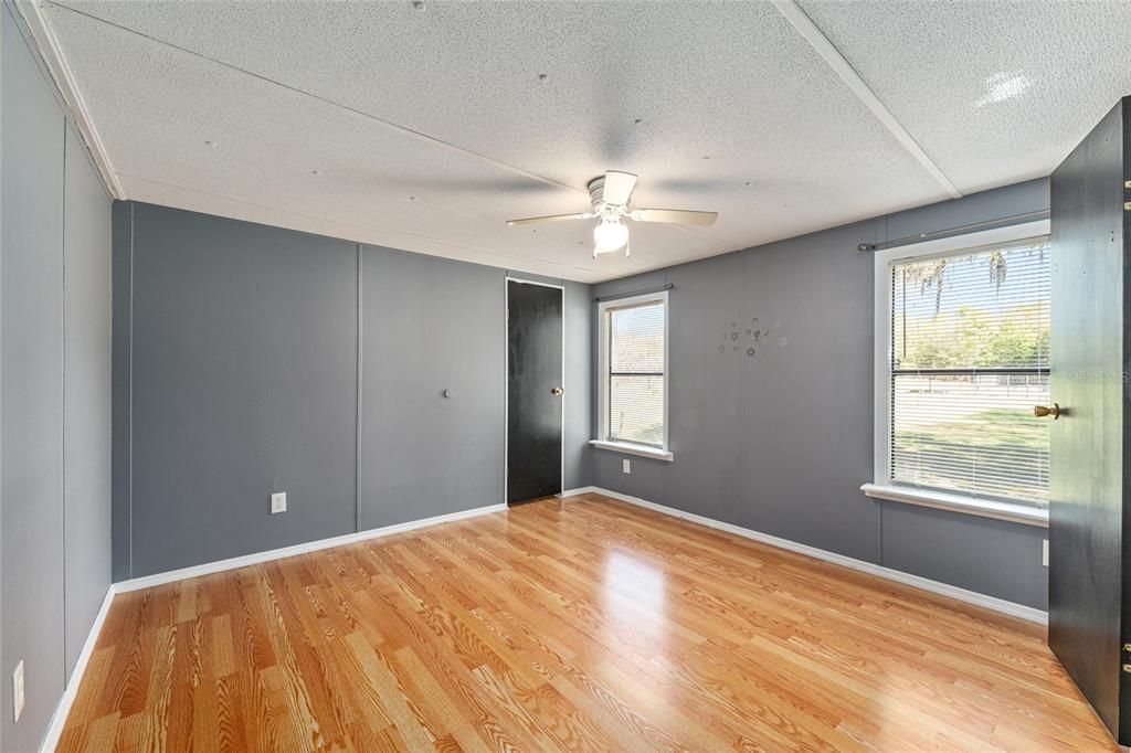 For Sale: $270,000 (3 beds, 3 baths, 1550 Square Feet)