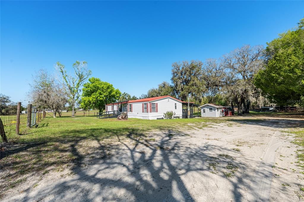 For Sale: $270,000 (3 beds, 3 baths, 1550 Square Feet)