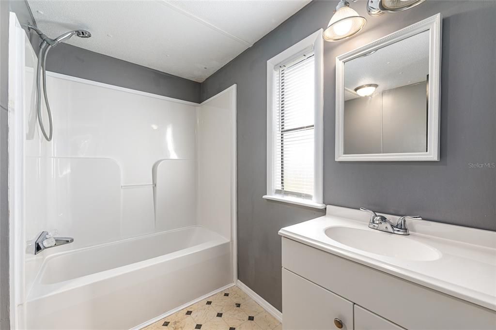 For Sale: $270,000 (3 beds, 3 baths, 1550 Square Feet)