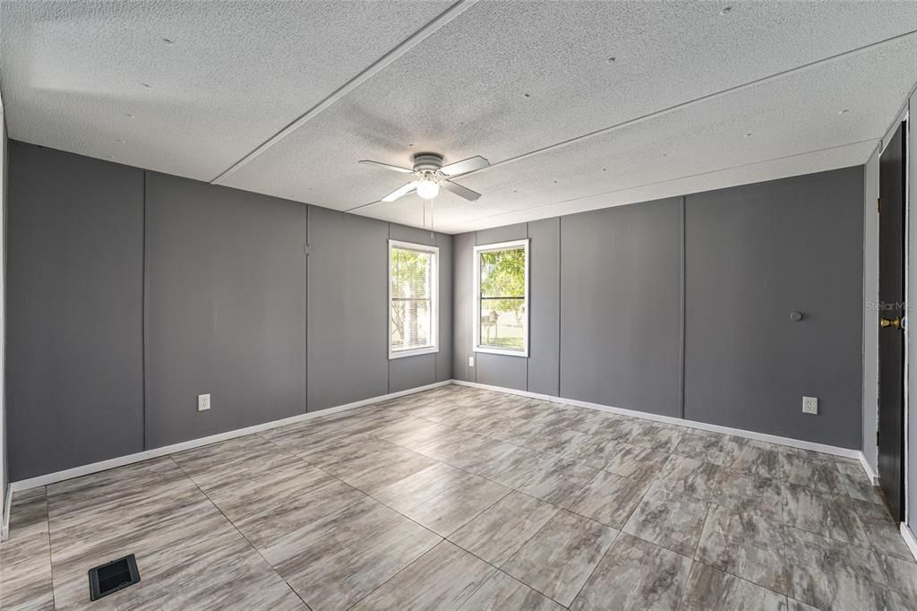 For Sale: $270,000 (3 beds, 3 baths, 1550 Square Feet)