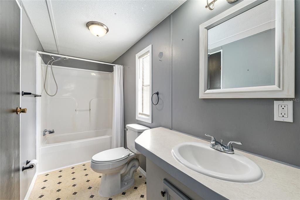 For Sale: $270,000 (3 beds, 3 baths, 1550 Square Feet)