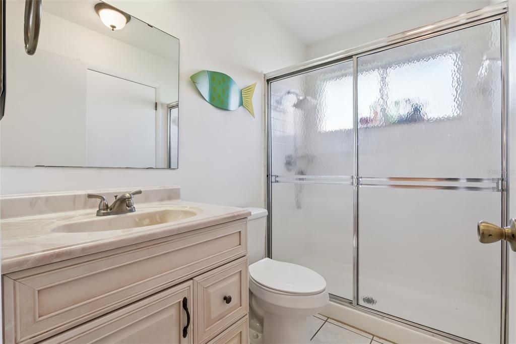 На продажу: $199,900 (2 спален, 2 ванн, 1213 Квадратных фут)