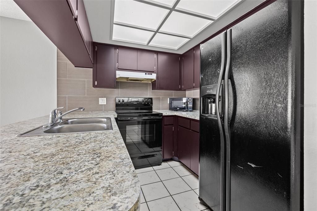 Active With Contract: $1,900 (2 beds, 2 baths, 1030 Square Feet)