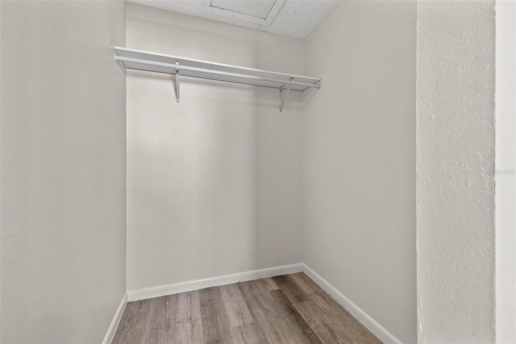 Active With Contract: $1,900 (2 beds, 2 baths, 1030 Square Feet)