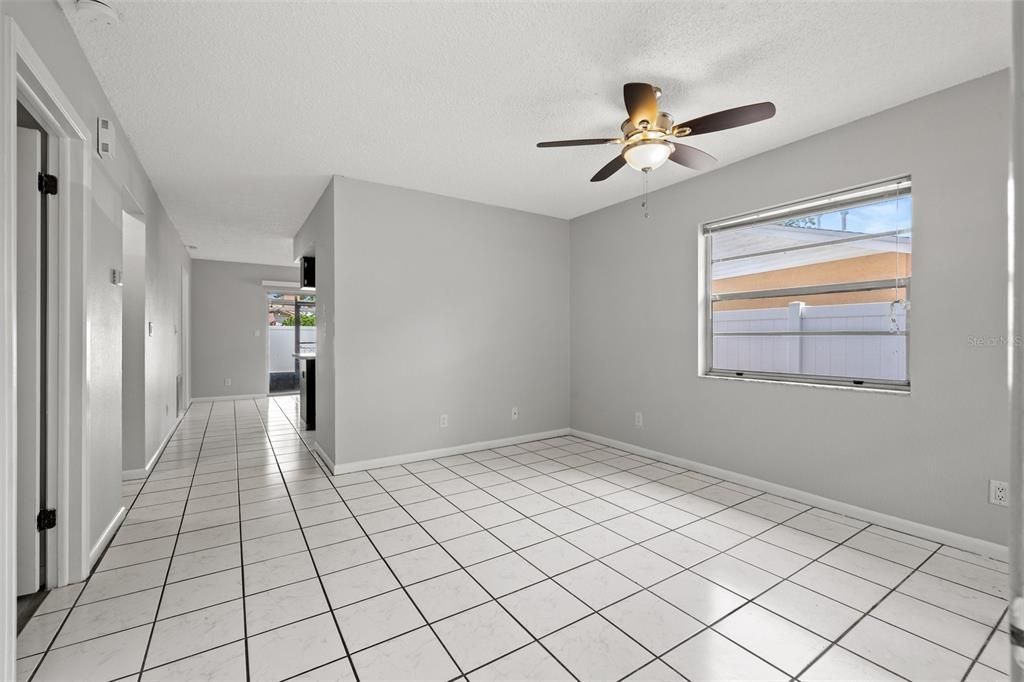 Active With Contract: $1,900 (2 beds, 2 baths, 1030 Square Feet)