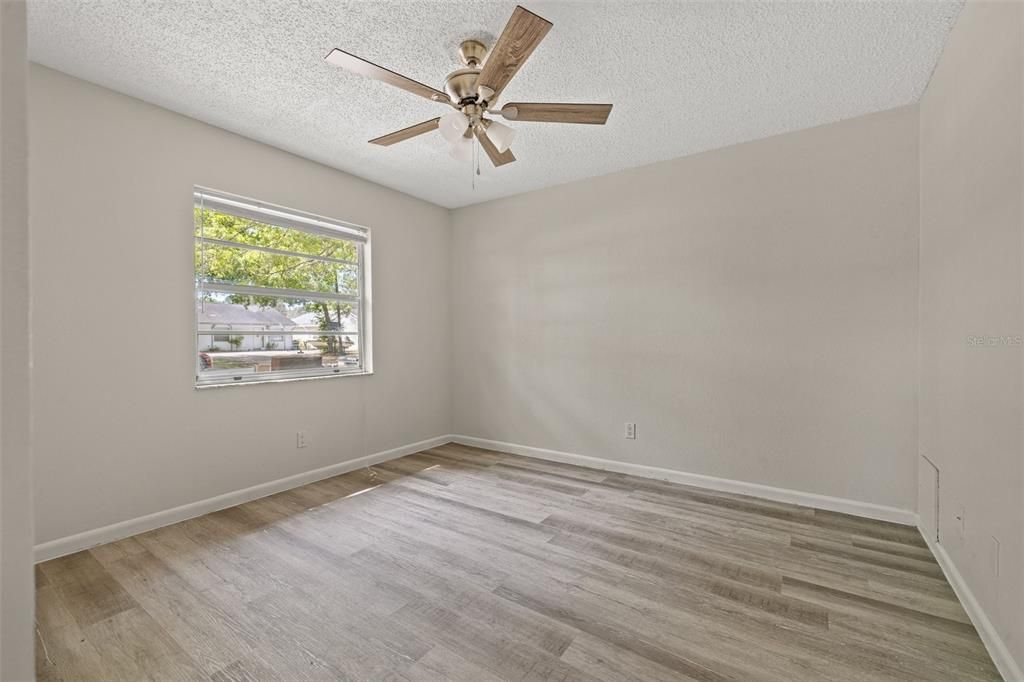Active With Contract: $1,900 (2 beds, 2 baths, 1030 Square Feet)