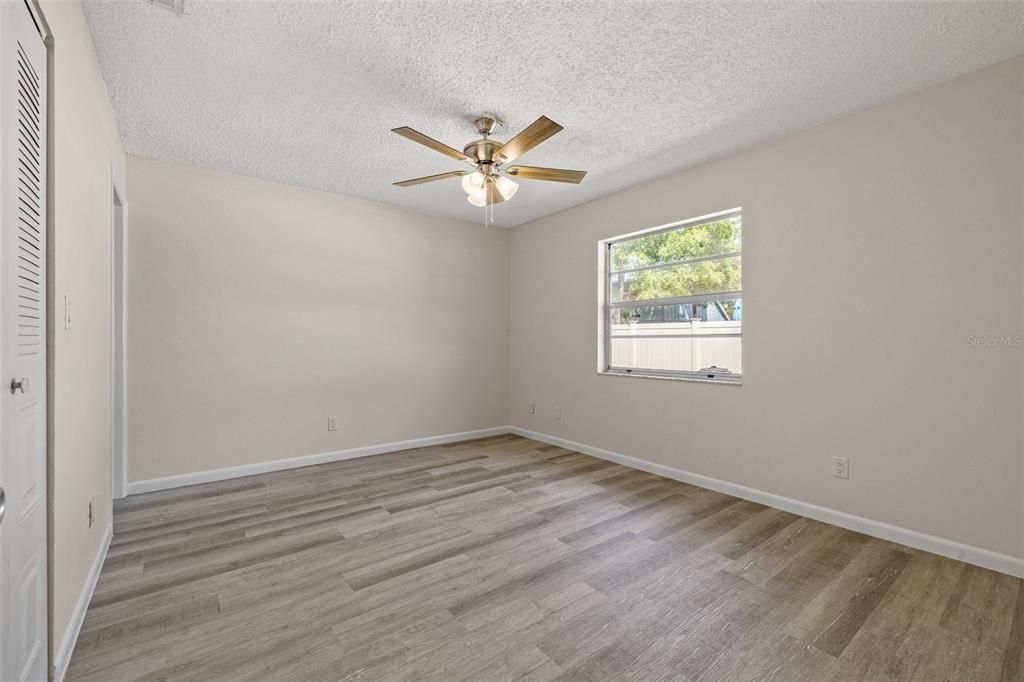 Active With Contract: $1,900 (2 beds, 2 baths, 1030 Square Feet)