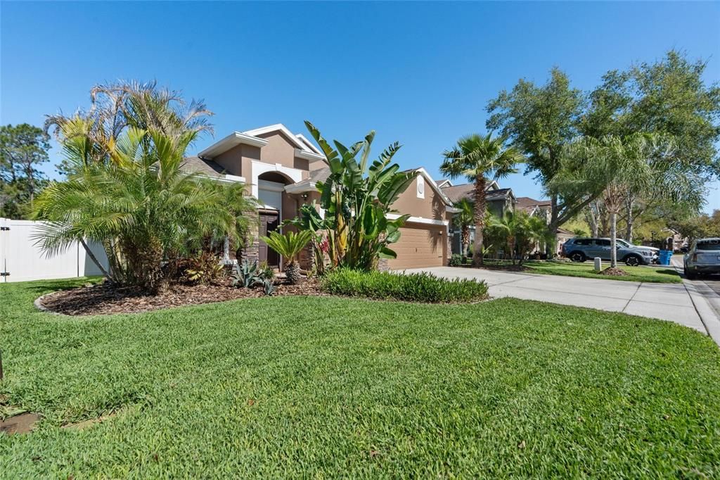 En Venta: $549,900 (4 camas, 2 baños, 2432 Pies cuadrados)
