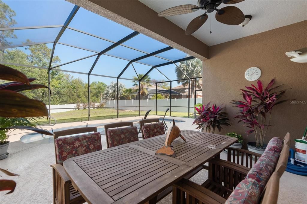 En Venta: $549,900 (4 camas, 2 baños, 2432 Pies cuadrados)