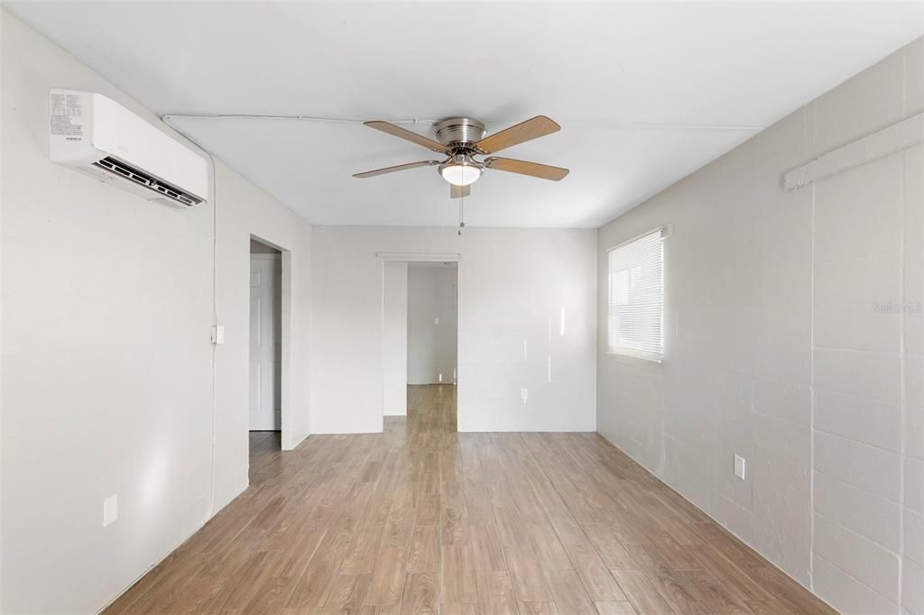 En Venta: $399,000 (4 camas, 0 baños, 1426 Pies cuadrados)