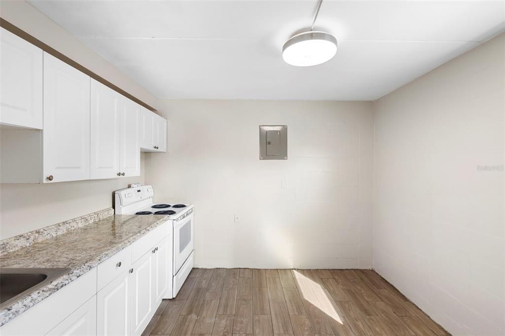 En Venta: $399,000 (4 camas, 0 baños, 1426 Pies cuadrados)