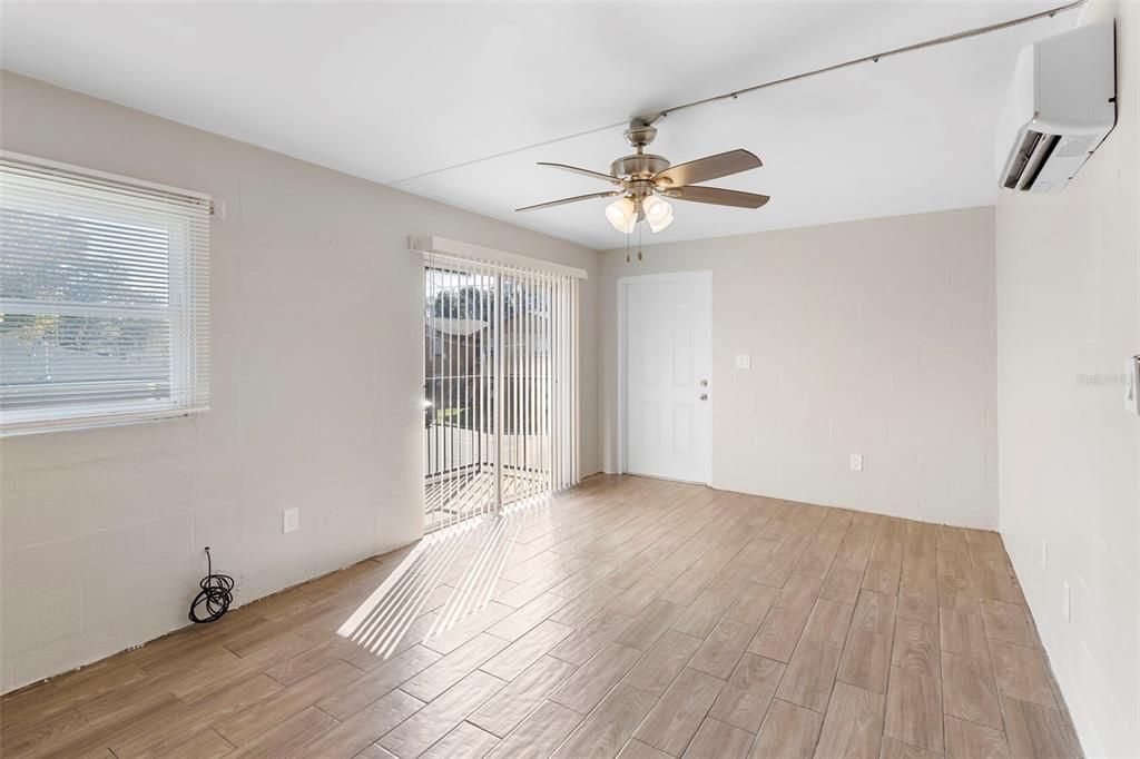 En Venta: $399,000 (4 camas, 0 baños, 1426 Pies cuadrados)