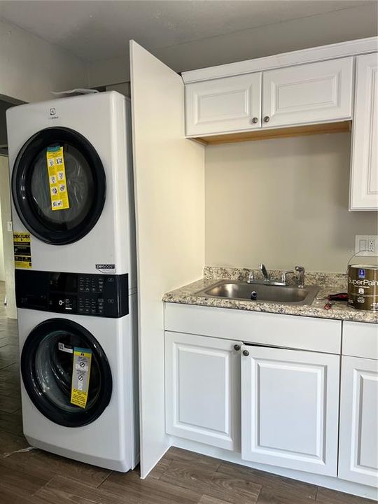 En Venta: $399,000 (4 camas, 0 baños, 1426 Pies cuadrados)