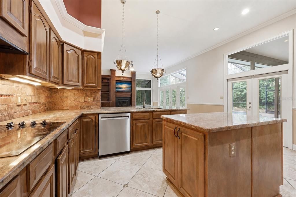 Activo con contrato: $579,000 (4 camas, 3 baños, 2760 Pies cuadrados)