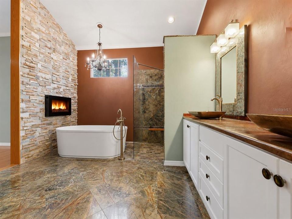 Activo con contrato: $579,000 (4 camas, 3 baños, 2760 Pies cuadrados)
