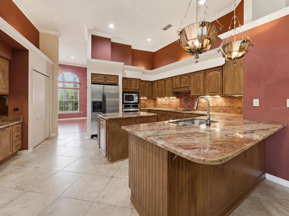 Activo con contrato: $579,000 (4 camas, 3 baños, 2760 Pies cuadrados)