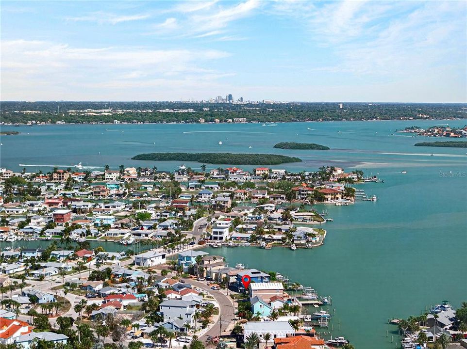 待售: $925,000 (0.14 acres)