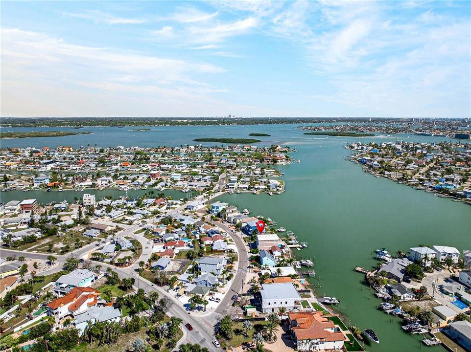 待售: $925,000 (0.14 acres)