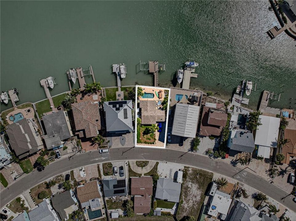 待售: $925,000 (0.14 acres)