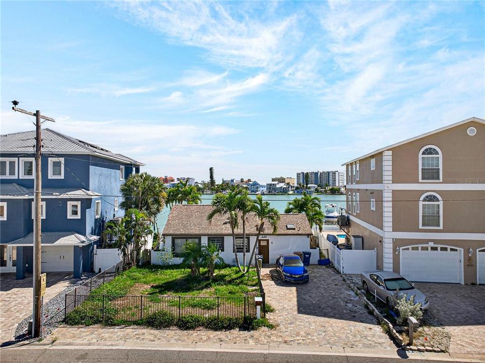 待售: $925,000 (0.14 acres)