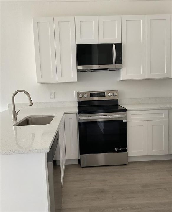 В аренду: $1,700 (3 спален, 2 ванн, 1056 Квадратных фут)