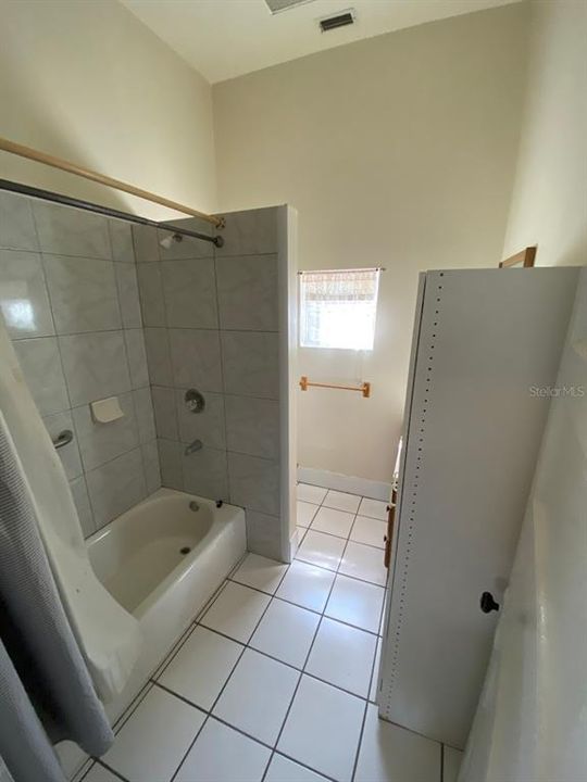 出租: $1,350 (3 贝兹, 1 浴室, 1389 平方英尺)