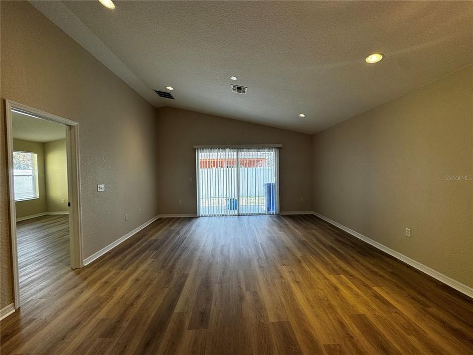 For Rent: $1,700 (3 beds, 2 baths, 1426 Square Feet)